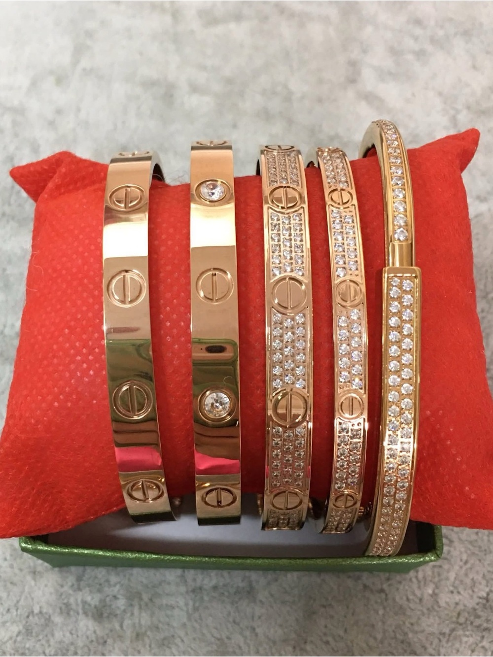 Rose Gold Screw Motif Bangle